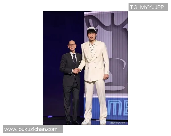 姚明绯闻男友身份揭秘引发热议网友纷纷猜测其真实背景与关系发展 姚明绯闻男友身份揭秘引发热议网友纷纷猜测其真实背景与关系发展